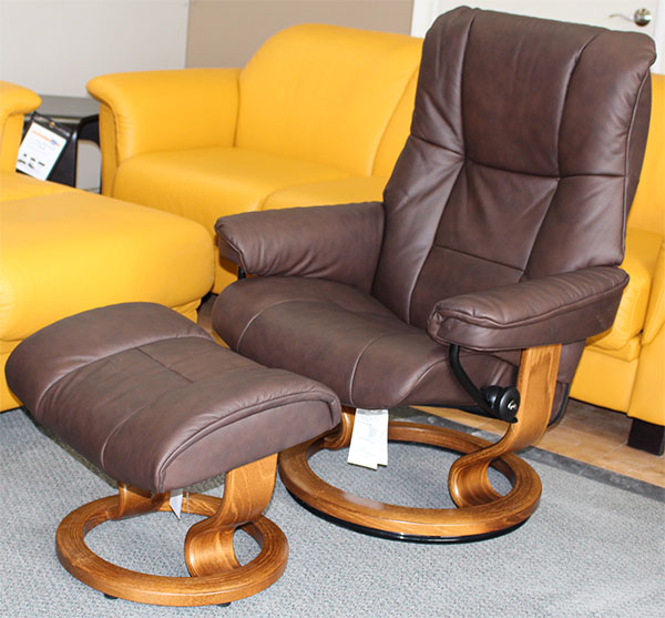 Stressless Mayfair Medium Paloma Chocolate Leather Recliner Chair - Teak Wood